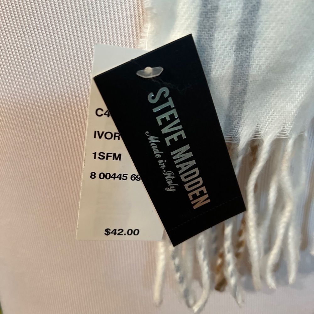 NWT Steve Madden Mid Weight Cozy Muffler Scarf with Fringe Ivory Gray Beige - Picture 7 of 7